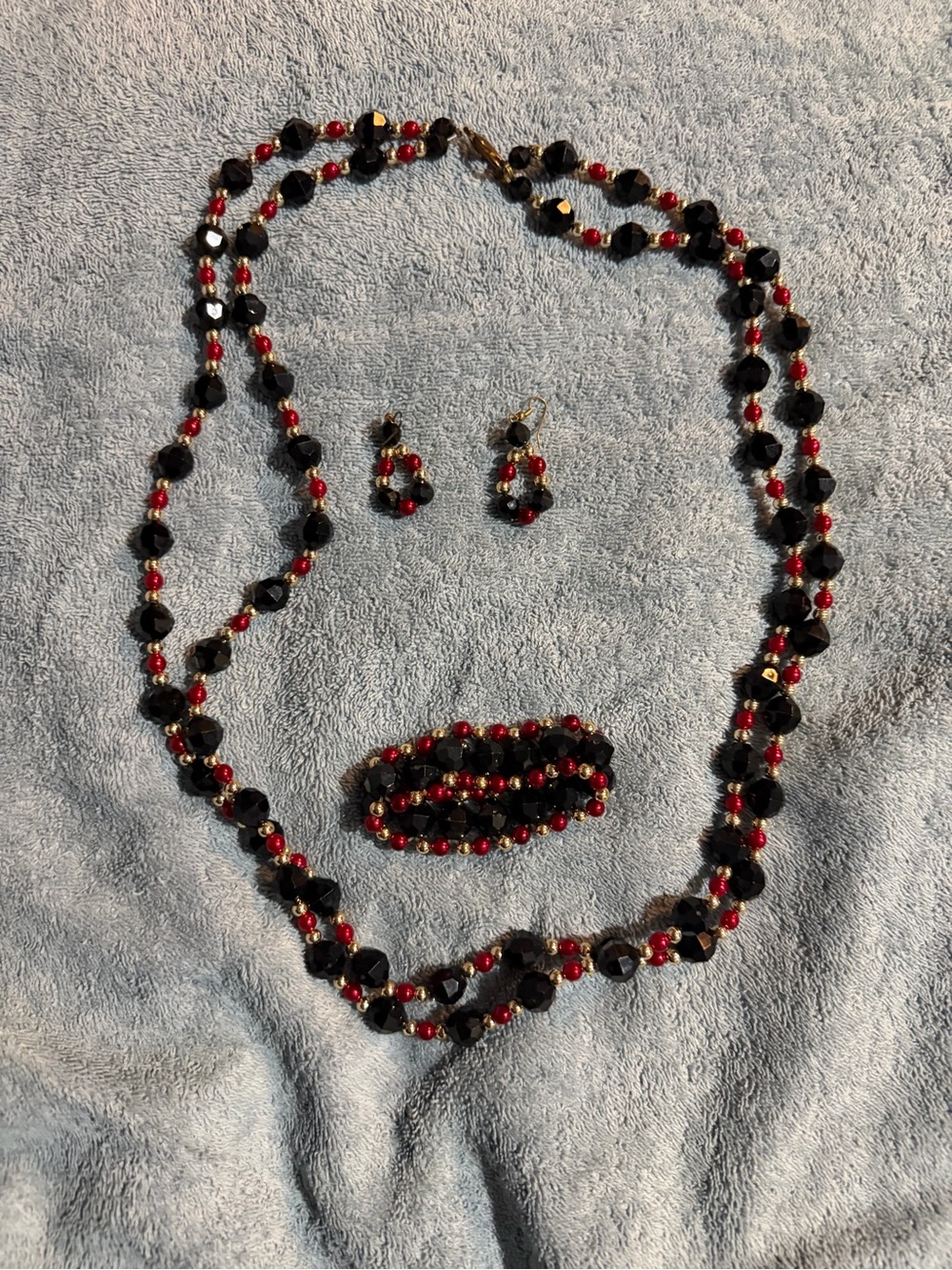 Elegant Black and Red Beaded Necklace Set with Bracelet & Earrings
